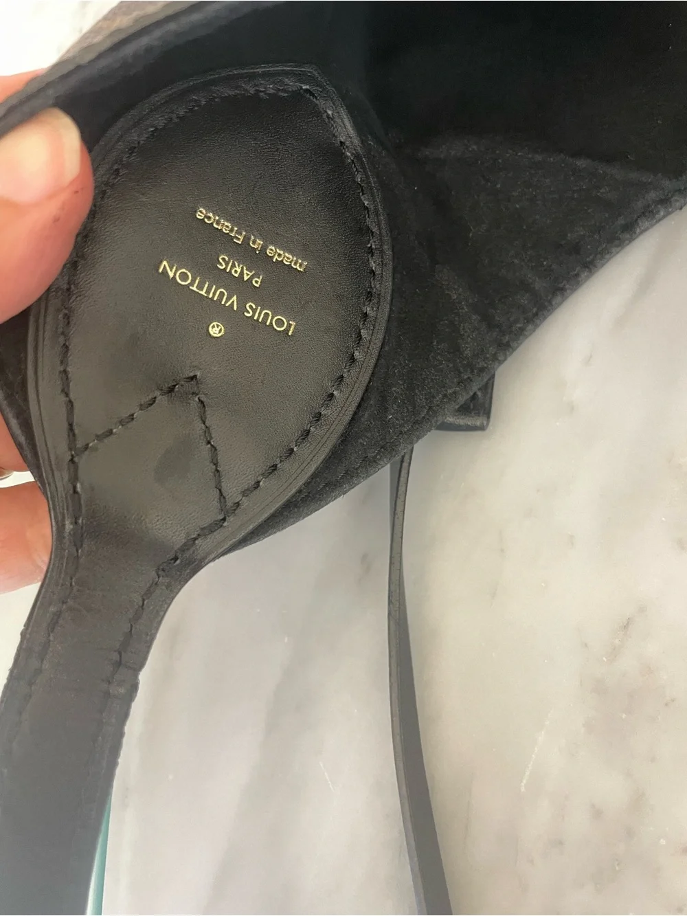 🪷authentic Louis Vuitton flower hobo with lock and key.